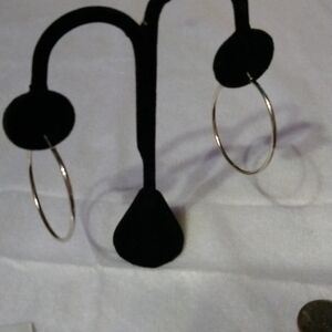 Silver tone hoop earrings pierced NWT 4cm (sku 177)